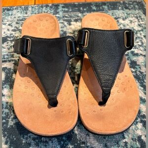 Vionic size 9 women’s sandals